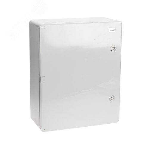 Корпус пластиковый ЩМПп с монтажной панелью предназначен для сборки разнообразных электрощитов – силовых, управления и автоматики. Позволяет производить монтаж аппаратуры как модульного, так и обычного исполнения до 400 В. Максимальная степень пылевлагозащиты достигается за счет резинового уплотнения с цельным профилем. Корпус защищает устройства от любых негативных воздействий окружающей среды (пыль и влага), а также допускает установку изделия на улице и в неблагоприятных условиях. Корпус и прозрачная дверь усилены и изготовлены из ударопрочного АБС-пластика, который не поддерживает горение и устойчив к УФ-лучам. Необходимость в заземлении корпуса отсутствует. Возможно использование в системе АСКУЭ. Корпус пластиковый ЩМПп с монтажной панелью 700х500х250мм, АБС, УХЛ1, IP65 11-0408 REXANT