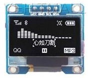 В OLED (Organic Light-Emitting Diode) дисплеях используется технология, в которой светодиоды сами излучают свет без дополнительного подсвечивания, как, например в LCD дисплеях. Дисплей OLED состоит из тонкой многослойной органической пленки, помещенной между анодом и катодом.  Качество отображения информации, дешевизна и идеальные углы обзора OLED дисплея делают его лидером среди дисплеев.
Особенности OLED L2C дисплея:
Не требуется подсветка дисплея.
Высокое разрешение: 128 * 64 пикселей.
Угол обзора: больше 160 градусов.
Графический OLED-дисплей имеет черную поверхность и белый цвет графики, хорошее качество изображения, широкие углы обзора. Отсутствие подсветки делает его тоньше и легче.
OLED дисплей с размером экрана 0,96″ и разрешением 128*64 точек для подключения к платам семейства Arduino. 
Подключение:  I2C. 
GND: мощность заземления
VCC: мощность + (DC 3,3 ~ 5 v)
SCL: линия часов
SDA: линия передачи данных OLED дисплей 0,96 дюйма 128 * 64, белый